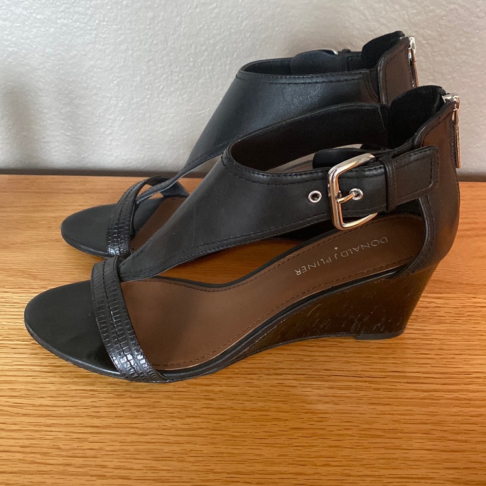 Donald Pliner wedge heel zip 9